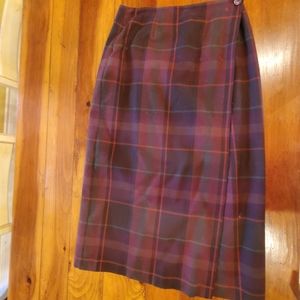 Tribeca Studio by Kenneth Cole Full-wrap Plaid Skirt, fully lined, Size 8P